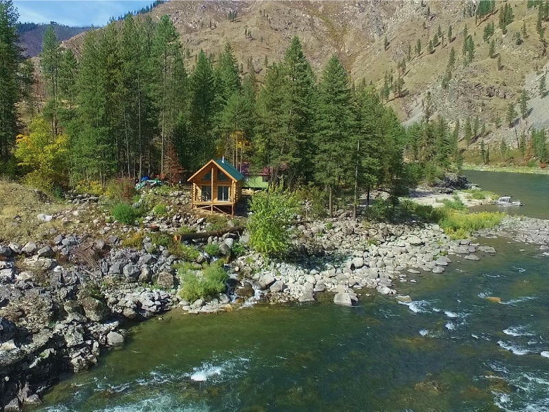 Wilderness Lodge on the Main Salmon River
