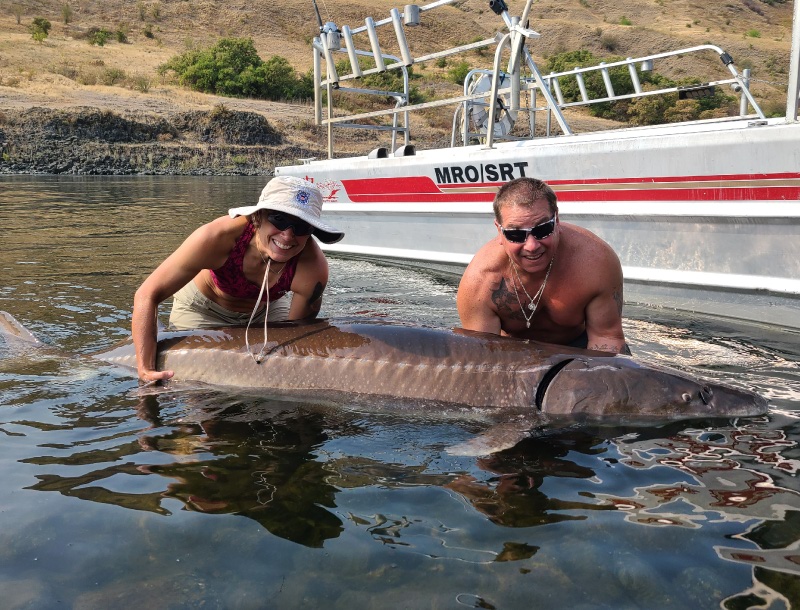 couple-holding-hells-canyon-sturgeon