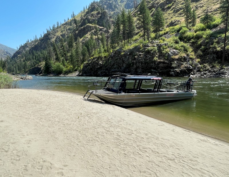 idaho-lodge-private-beach